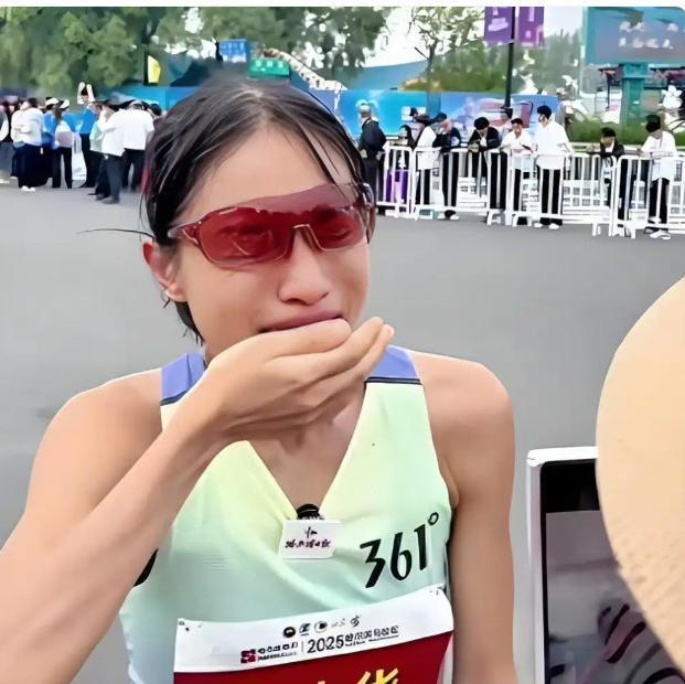 医院回应“最快女护士”违规跑马被处罚：属实警告处分6个月 取